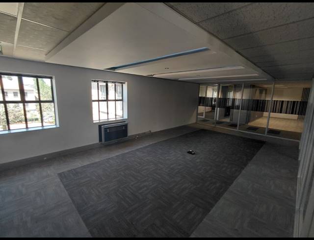 405M² OFFICE TO LET IN BRYANSTON